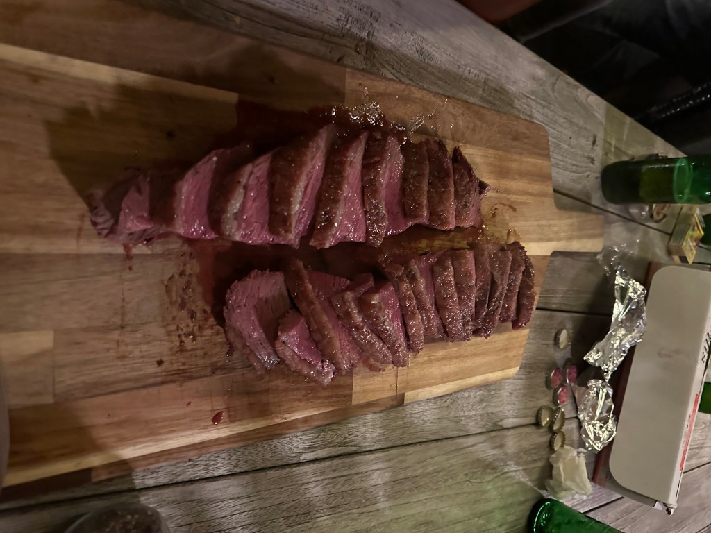Picanha gesneden op plank